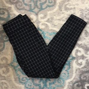 Elle Size M Cropped Pants Black w White plaid